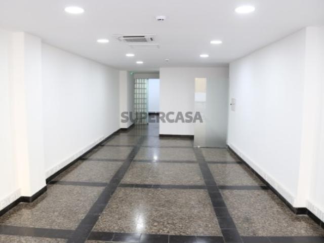 Armazém venda em Lisboa