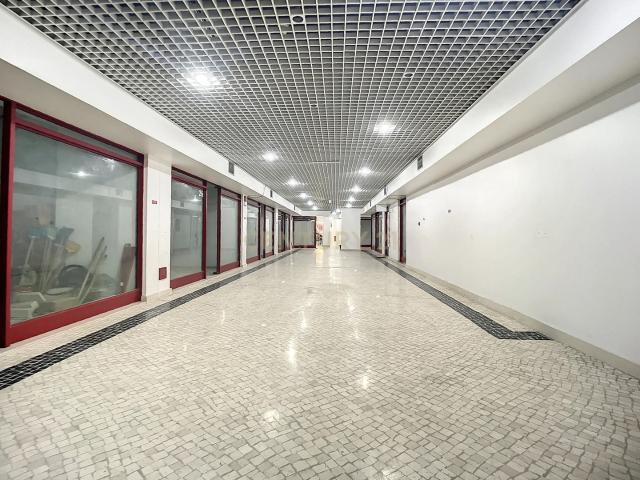 Loja alugar em Pederneira, Leiria