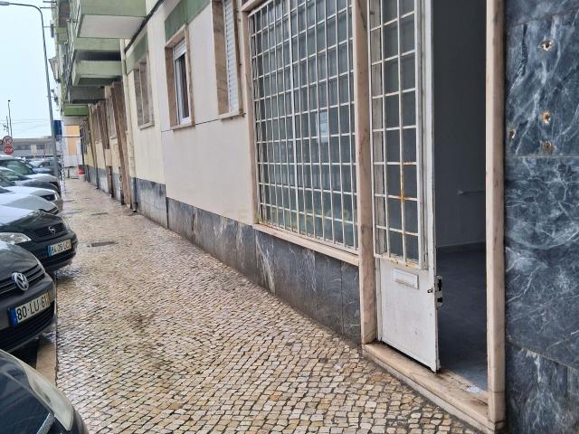 Loja alugar em Bairro Clemente Vicente, Oeiras