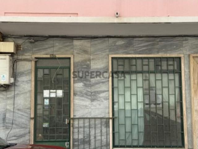 Armazém venda em Damaia, Amadora