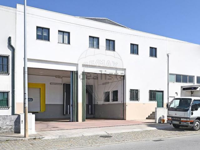 Armazém alugar em Valongo, Ermesinde