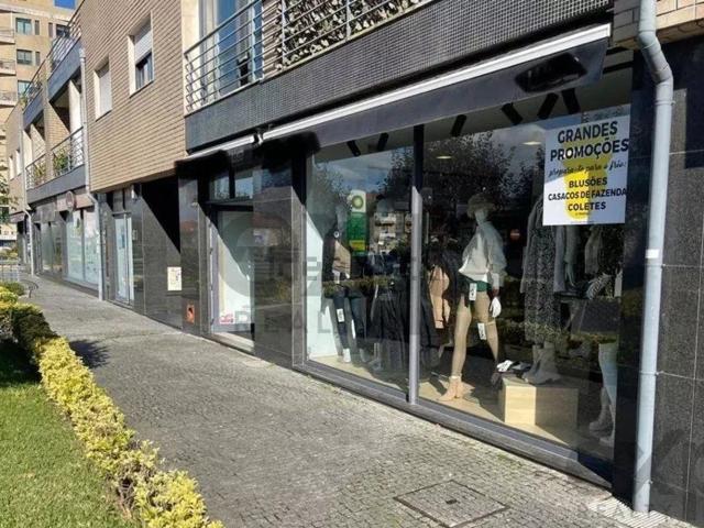 Ponto Comercial alugar em Ermesinde, Porto Carreiro
