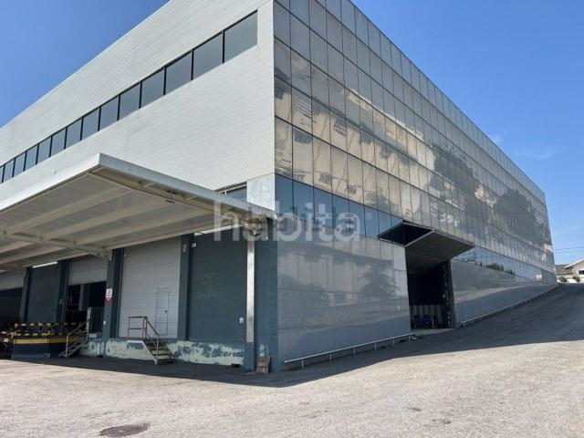 Armazém alugar em Santa Maria Da Feira, Aveiro