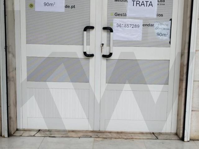 Loja alugar em Moinhos da Funcheira, Amadora