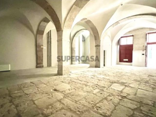 Armazém venda em Lisboa