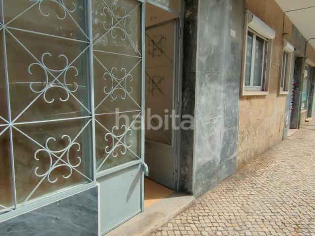 Loja venda em São Francisco Xavier, Lisboa