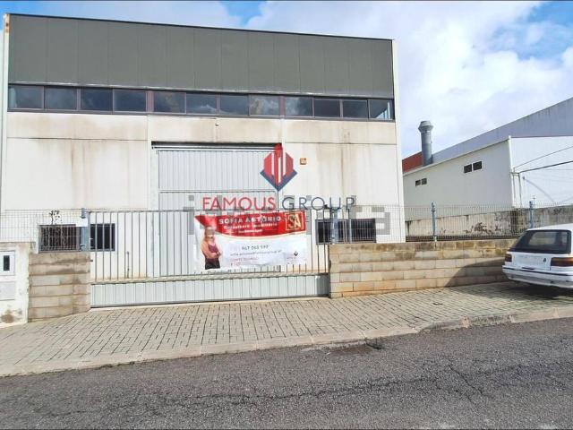 Armazém alugar em Pateiro, Parchal