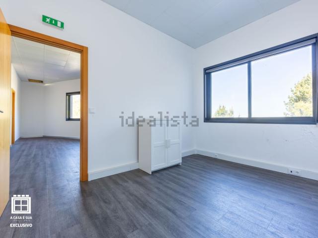 Armazém alugar em Santa Maria Da Feira, Aveiro