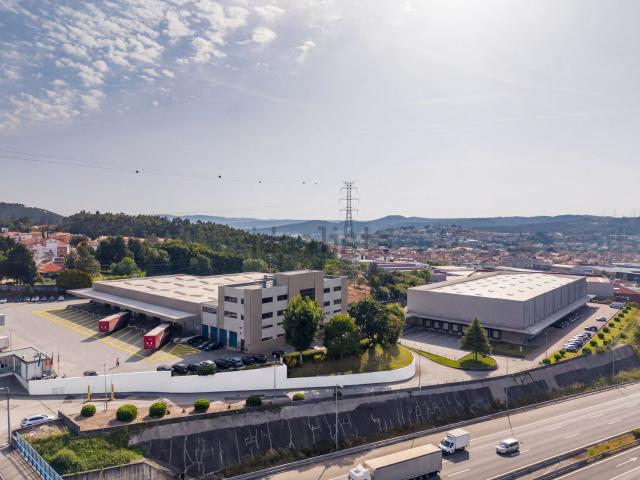 Armazém alugar em Maia, Folgosa
