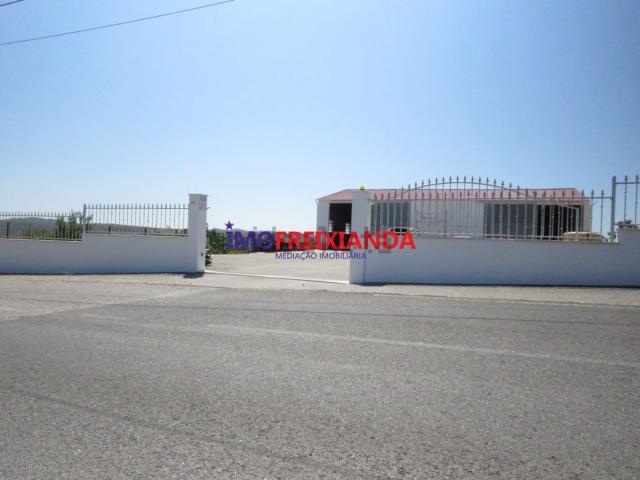 Armazém alugar em Aldeia Santa Teresa, Ourém
