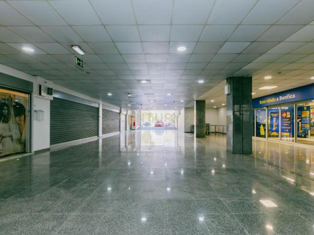 Loja venda em Bairro de Santa Cruz de Benfica, Lisboa