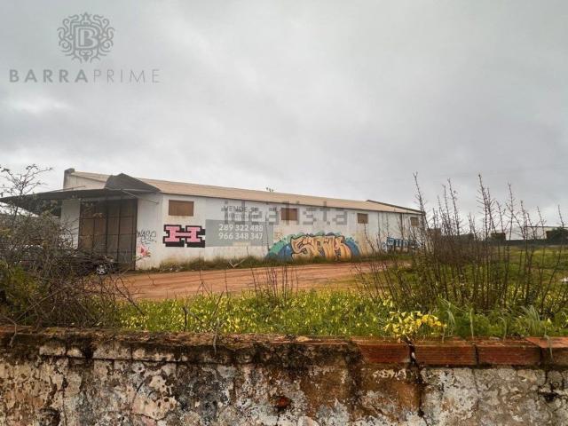 Armazém venda em Quarteira, Loulé