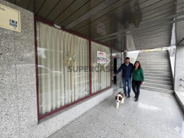 Armazém venda em Candoso São Tiago e Mascotelos, Guimarães