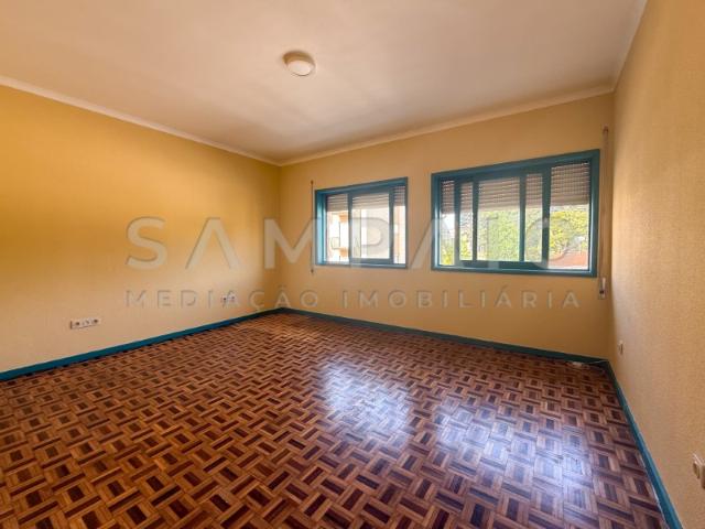 Ponto Comercial alugar em Rio Tinto, Lourinha