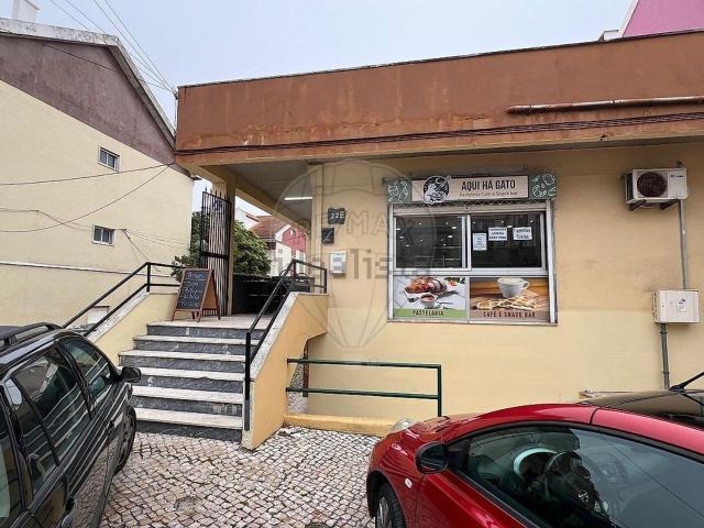 Loja venda em Alembrança, Almada