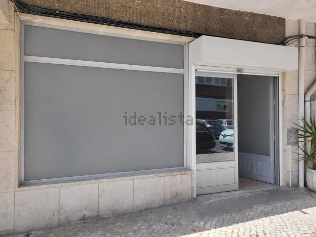 Loja venda em Santo António do Laranjeiro, Almada