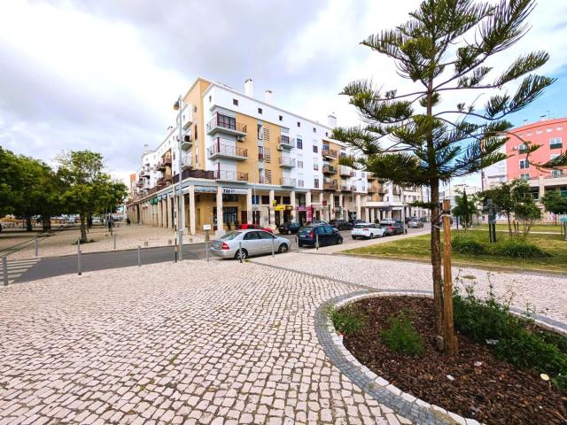 Loja venda em Santo António do Laranjeiro, Almada