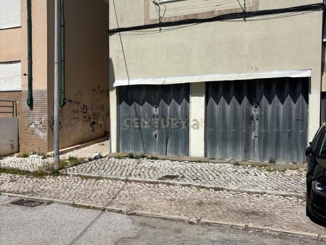 Loja venda em Santo António do Laranjeiro, Almada