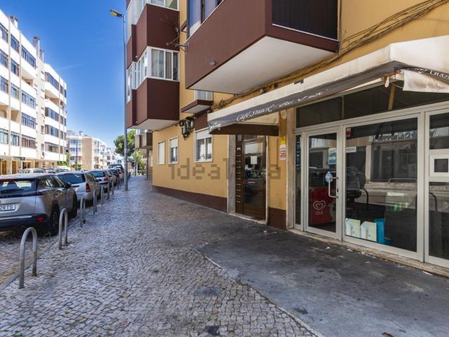 Loja alugar em Almada, Setúbal