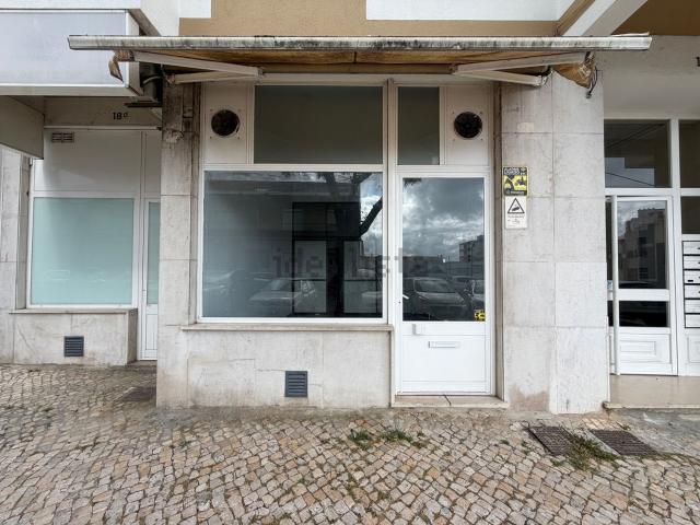 Loja alugar em Alembrança, Almada