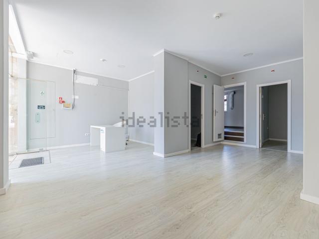 Loja venda em Santo António do Laranjeiro, Almada