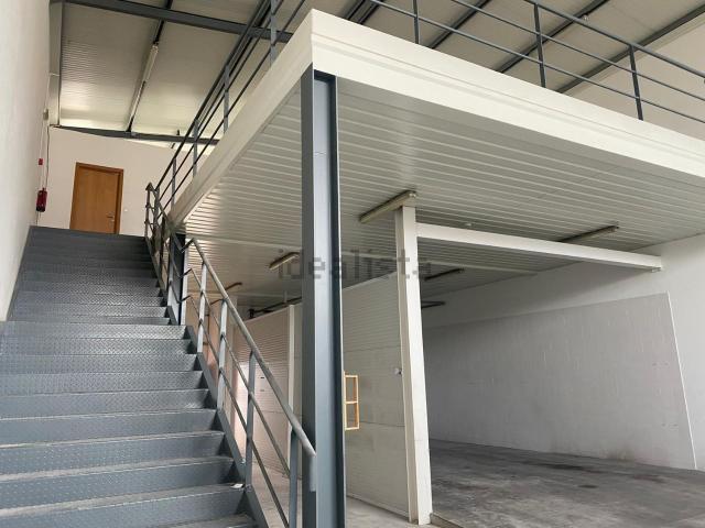 Armazém alugar em Almada, Setúbal