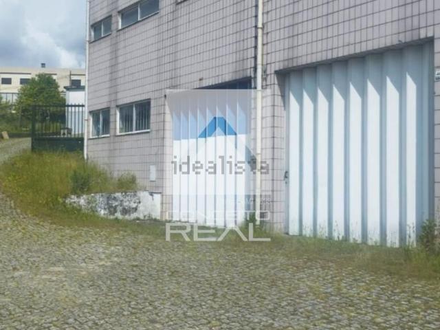 Armazém alugar em Soutelo, Bitarães