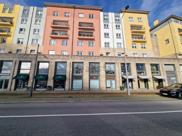 Loja alugar em Porto, Lordelo Do Ouro