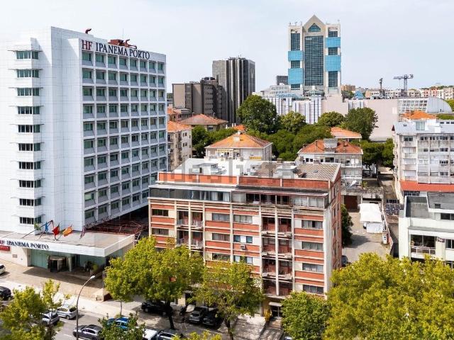 Loja alugar em Porto, Lordelo Do Ouro