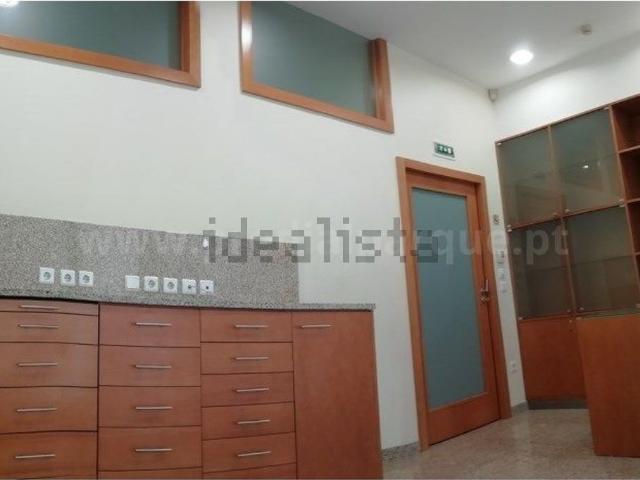 Loja alugar em Porto, Lordelo Do Ouro