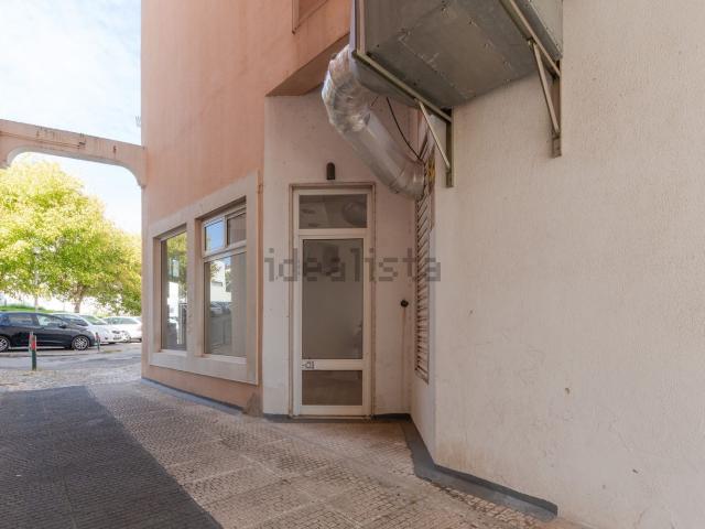 Loja venda em Urbanização das Urmeiras, Loures