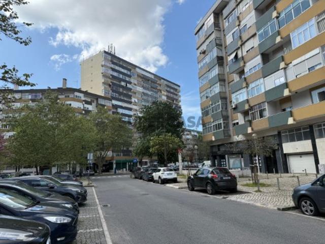 Armazém venda em Lisboa