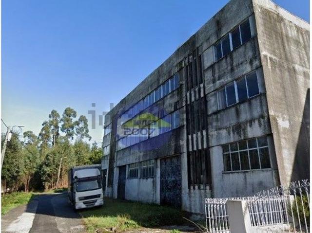 Armazém venda em Macieira de Cambra, Vale de Cambra