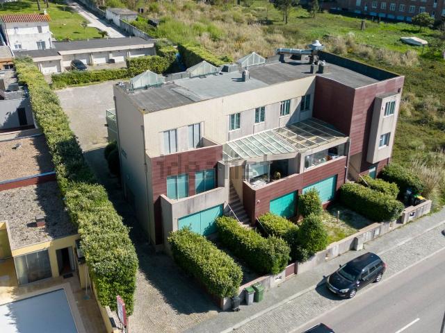 Armazém alugar em Vila Nova De Gaia, Porto