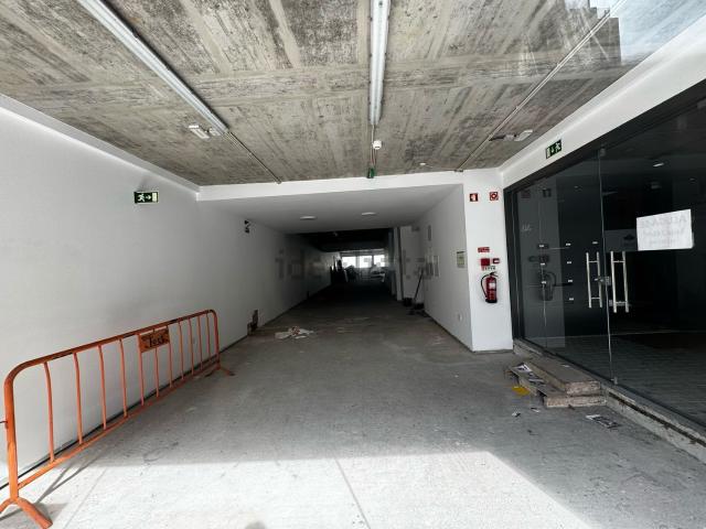 Ponto Comercial alugar em Mafamude, Mafamude