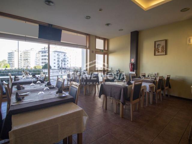 Loja alugar em Mafamude, Vila Nova De Gaia