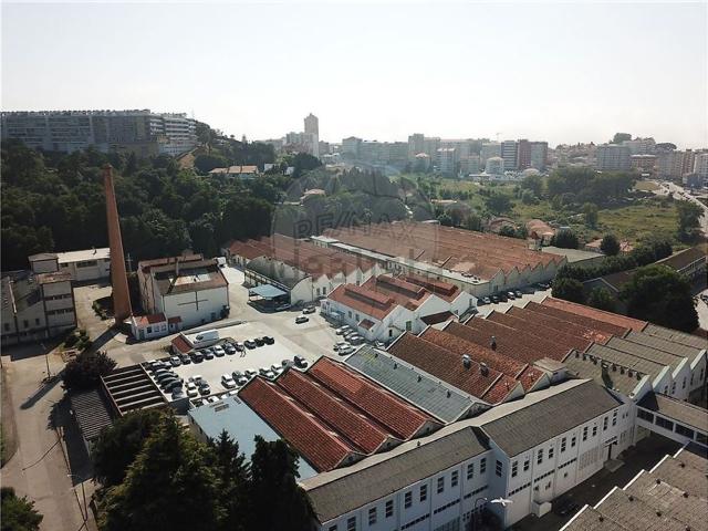 Armazém alugar em Oliveira do Douro, Vila Nova De Gaia