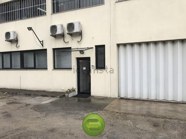 Armazém alugar em Vila Nova De Gaia, Porto