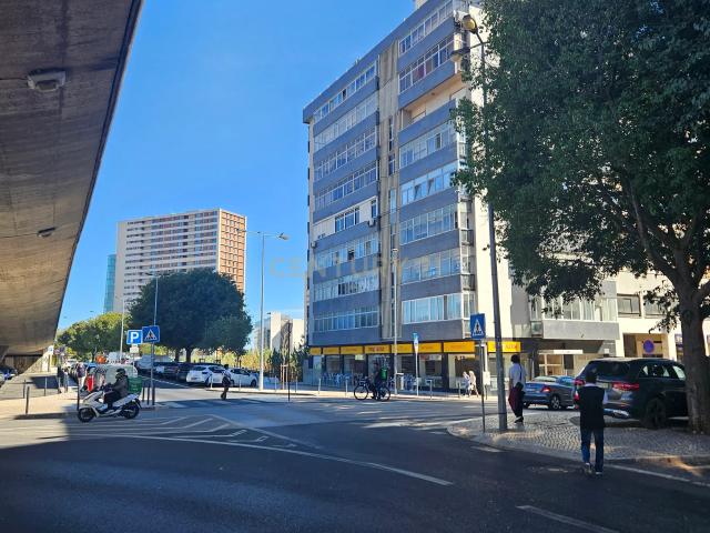 Loja venda em Santiago Dos Velhos, Lisboa