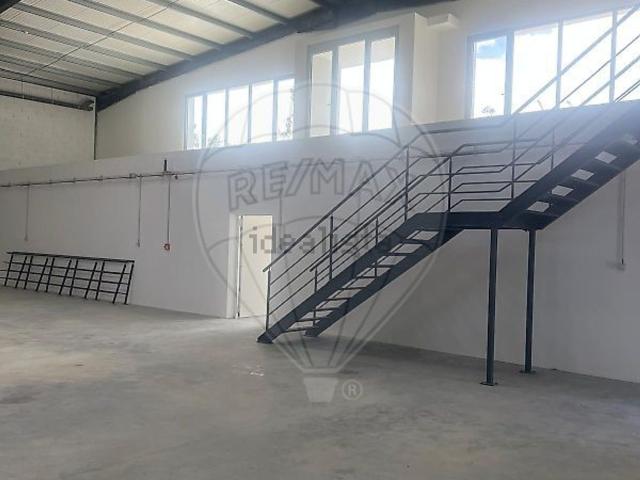 Armazém alugar em Moita, Setúbal