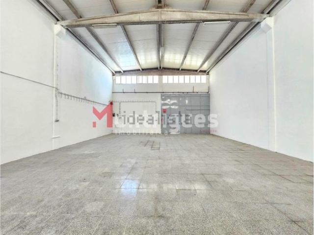 Armazém alugar em Bairro da Barrosa, Montijo