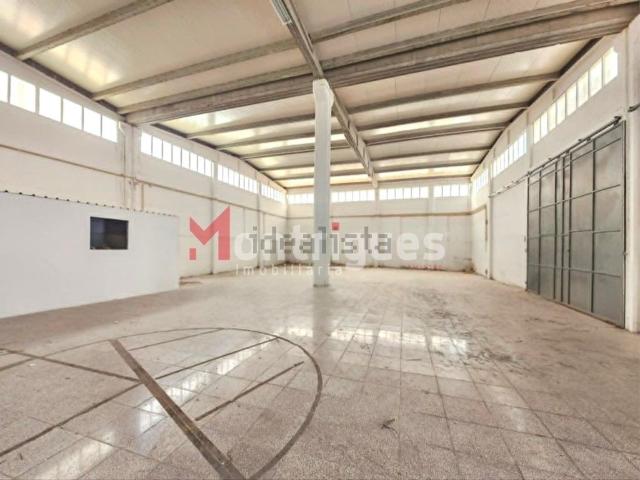 Armazém alugar em Bairro da Barrosa, Montijo