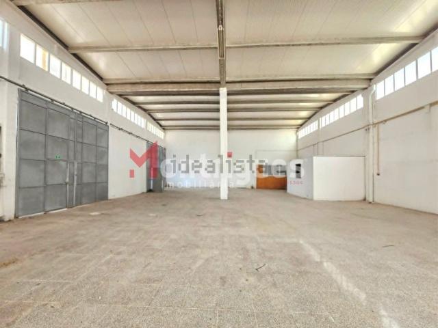 Armazém alugar em Bairro da Barrosa, Montijo