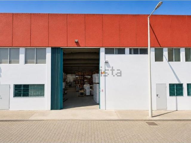 Armazém alugar em Maia, Barca