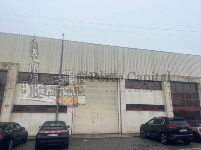 Armazém alugar em Padrão de Moreira, Moreira