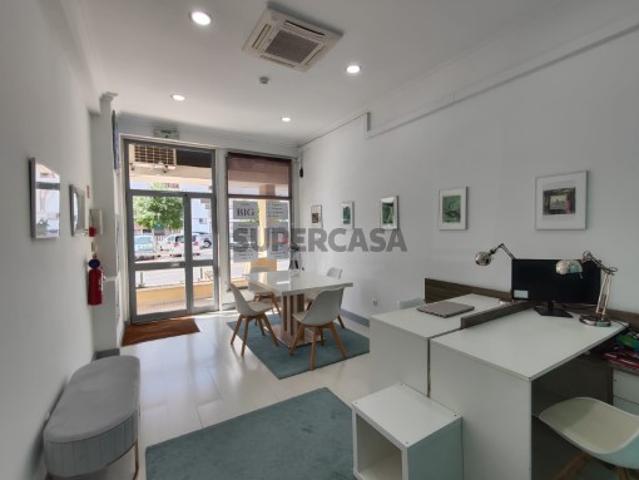 Armazém venda em Carcavelos, Cascais