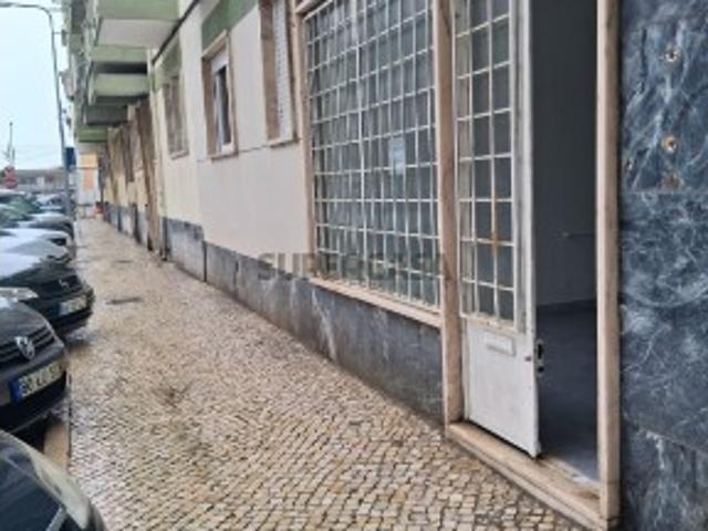 Armazém venda em Bairro Clemente Vicente, Oeiras
