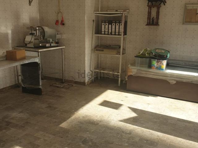 Ponto Comercial alugar em Maia, Devesa