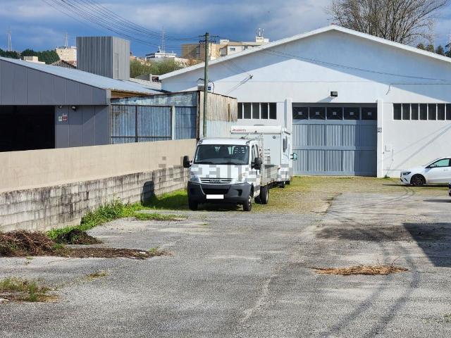Armazém alugar em Nogueira, Porto