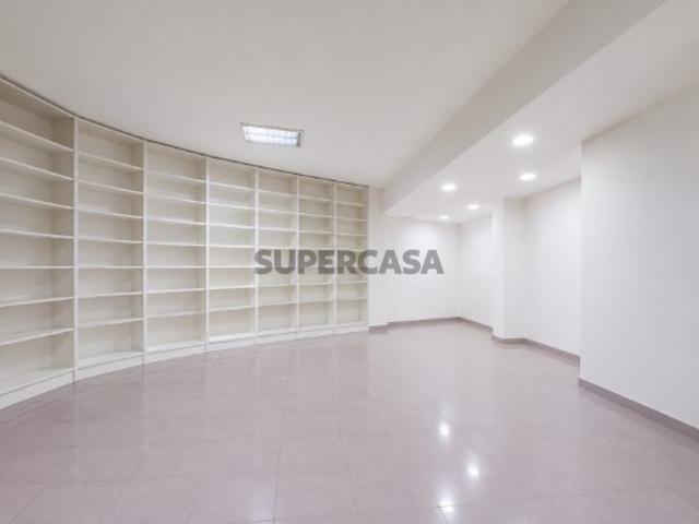 Armazém venda em Lisboa